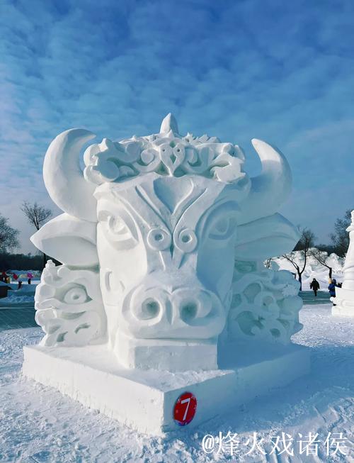 雪雕艺术家冰城秀技艺